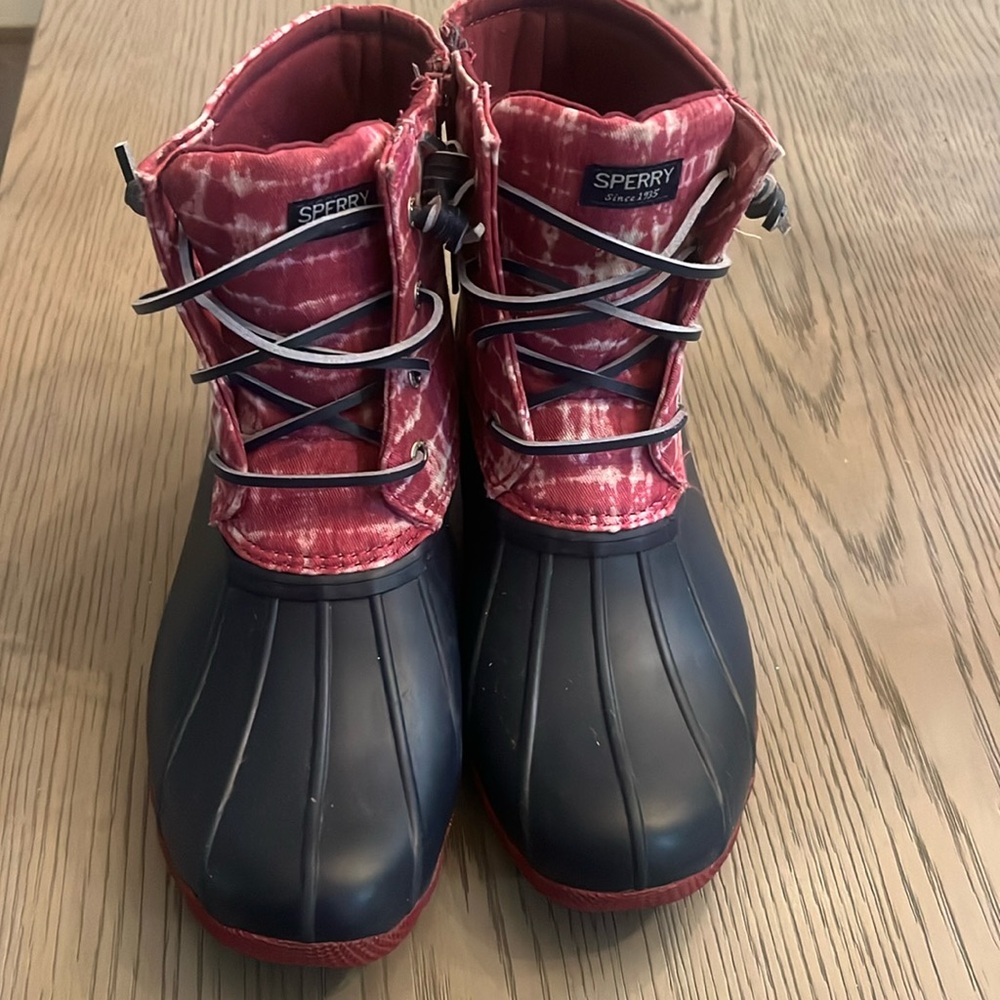 Girls size 5 Sperry winter boots